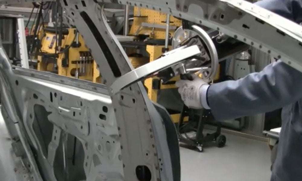 GYS PT1 Inverter Spot Welder Welding a Vehicle