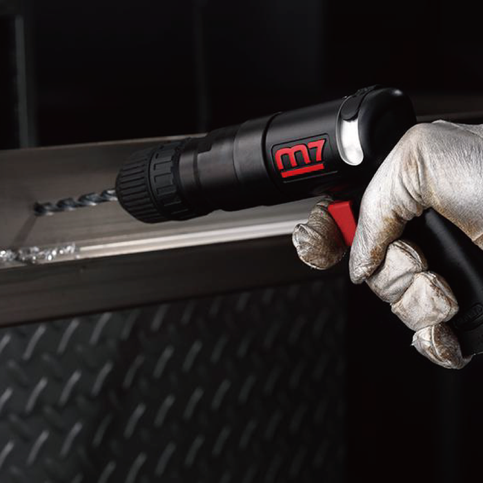 MIGHTY SEVEN 3/8&#39;&#39; HEAVY DUTY REVERSIBLE DRILL KEYLESS-drilling a panel