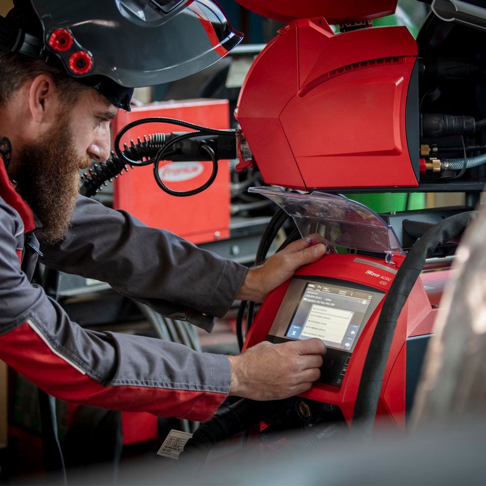 fronius_welding_inverters_-_man_programming_a_mig_welder